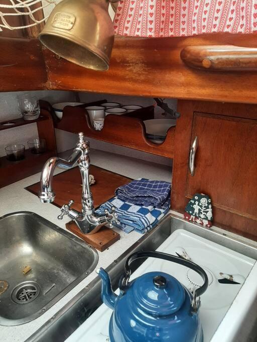 Cosy Sailingboat In Vlissingen Hotel Kültér fotó