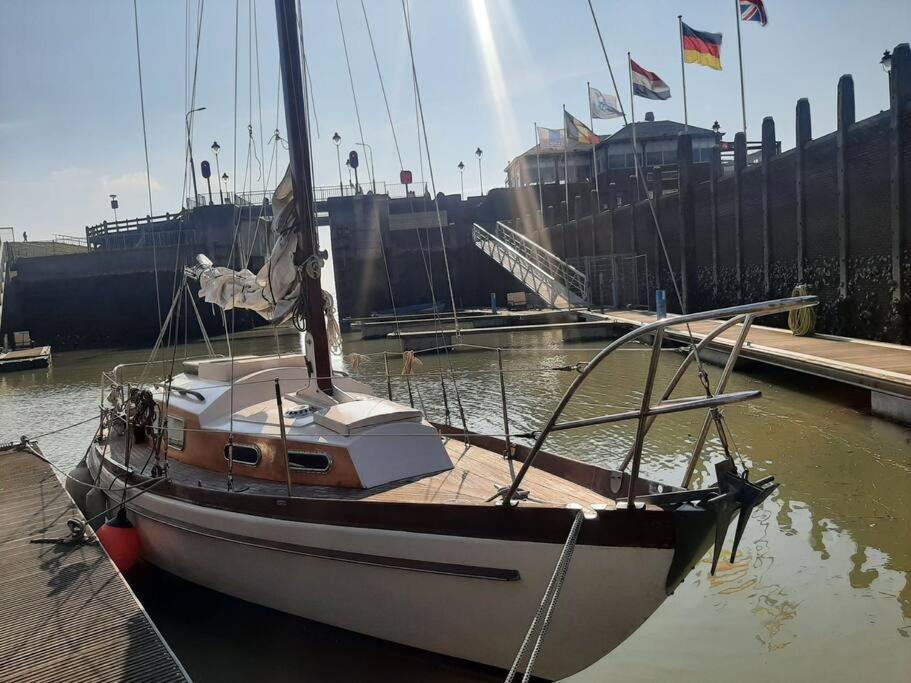 Cosy Sailingboat In Vlissingen Hotel Kültér fotó